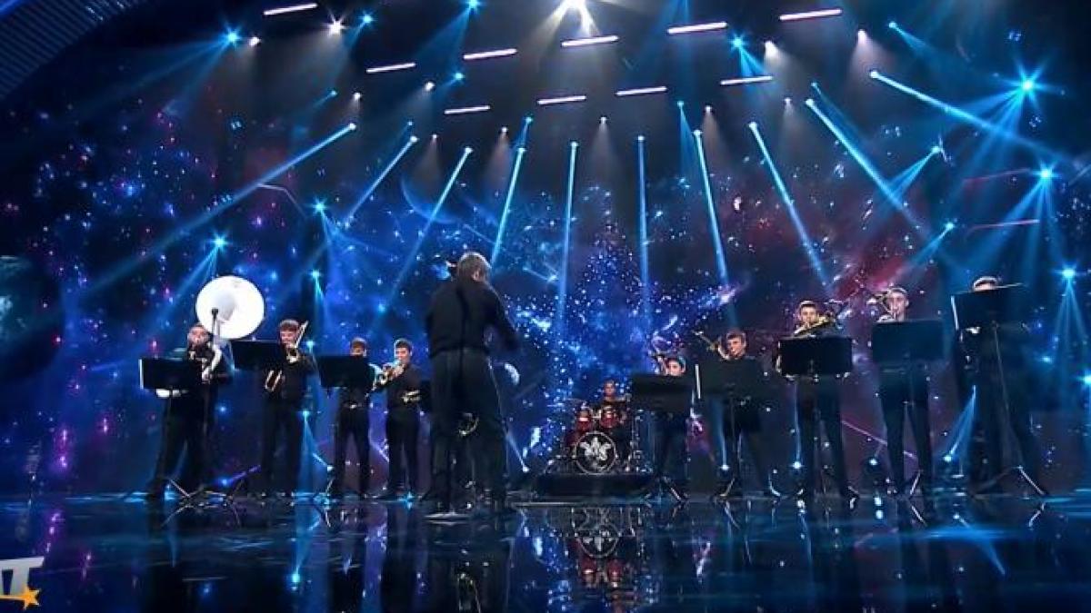 romanii-au-talent--fanfara-hasnas-din-rep--moldova-a-facut-show-total--andra-sunteti-minunati-video_48672100