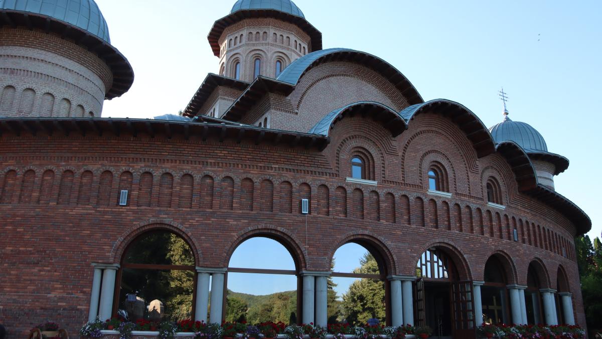 catedrala-arhiepiscopala-curtea-de-arges_71983600