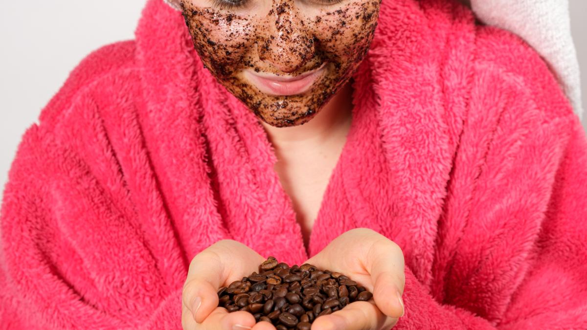 scrub-cu-cafea-pentru-fata_70191800