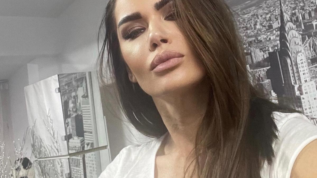 oana-zavoranu-a-mers-peste-cove--in-casa--sa-l-bata-a-scapat-si-a-fugit_10186600