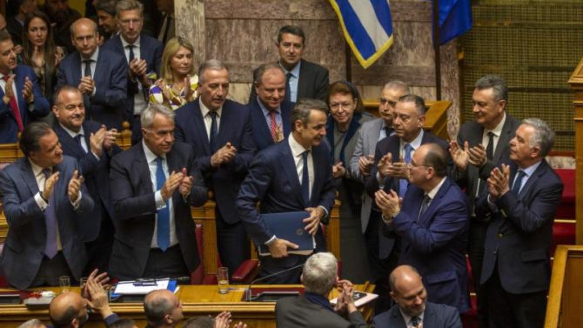 o-motiune-de-cenzura-impotriva-guvernului-mitsotakis-al-greciei-a-fost-respinsa-de-deputati_88438300