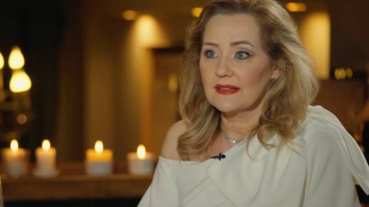 elena-lasconi--de-la-visul-copilariei-la-purtatul-prc-e2prc-80prc-9dmastilorprc-e2prc-80prc-9d-este-epuizant--mie-nu-imi-spune-nimeni-cine-sunt_23499200