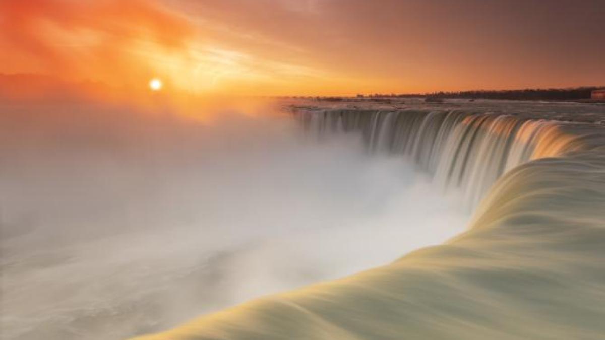 un-milion-de-entuziasti-ai-eclipsei-solare-sunt-asteptati-la-cascada-niagara_07024800