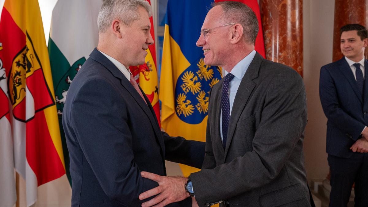 catalin-predoiu--intalnire-cu-gerhard-karner--ministrul-austriac-al-afacerilor-de-interne_49786900