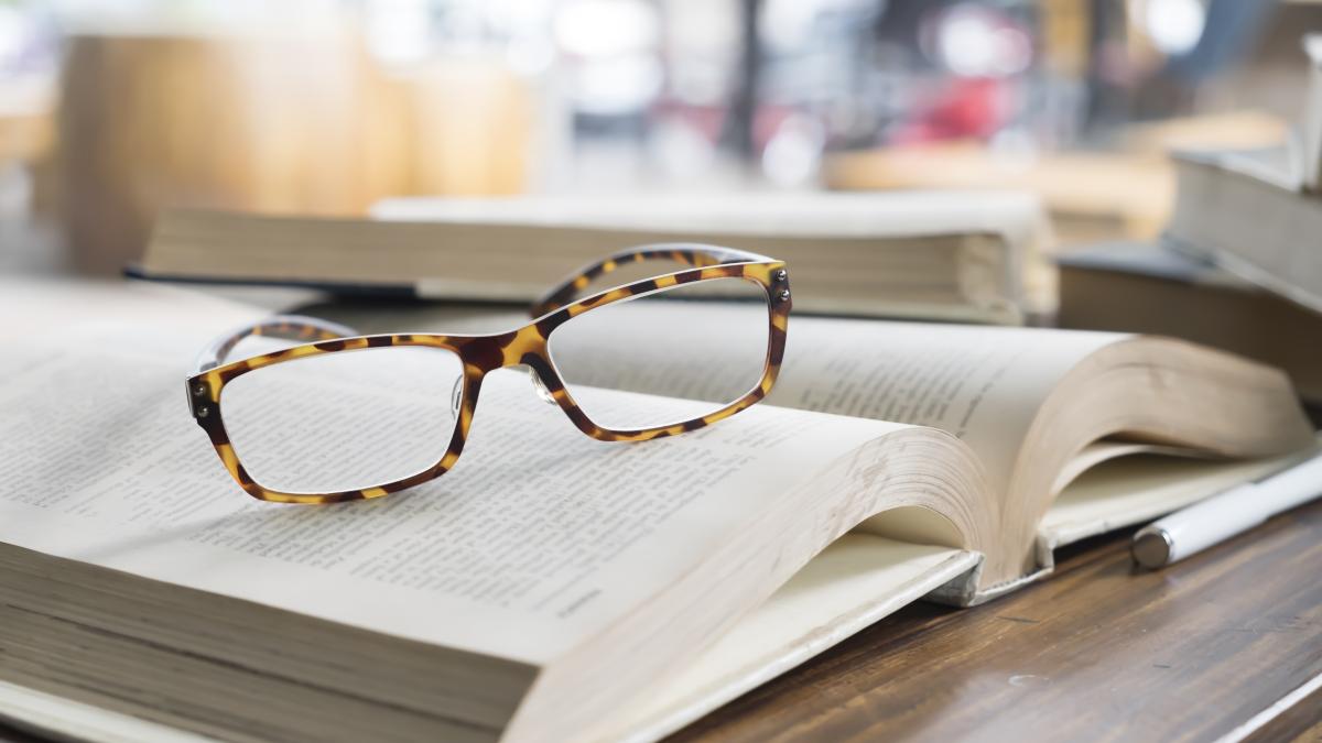 magistratii-primesc-bani-de-la-stat-pentru-ochelari-de-vedere--totul--dupa-o-decizie-a----instantei_46642600