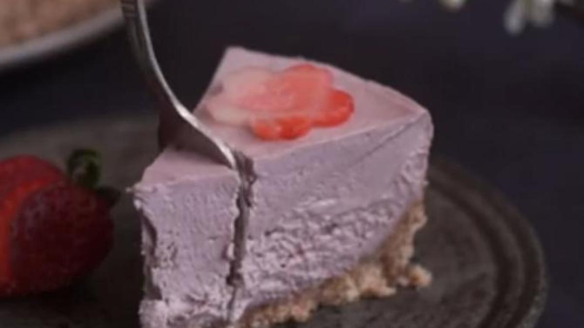 desert-inedit-cu-nuci-si-capsune--este-de-post-si-nu-necesita-coacere_95659900