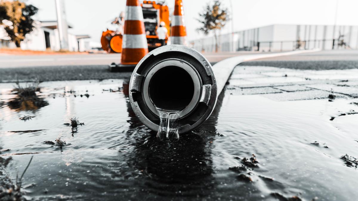 gray-pipe-with-water-coming-out-its-hole_17023600