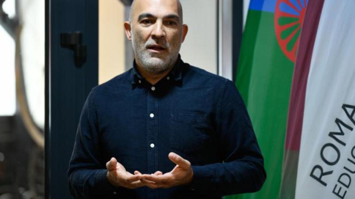 cea-mai-privilegiata-categorie-de-robi-romi-din-istoria-romaniei--ciprian-necula-raspandeau-folclor--basme-si-cantece--dar-munceau-pentru-aurul-domnitorilor_73670500