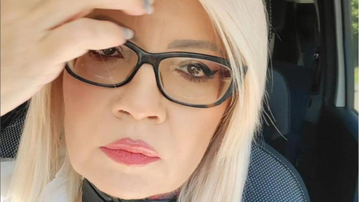 catinca-roman--critici-la-adresa-lui-petre-roman--dupa-ce-si-a-facut-aparitia-la-inmormantarea-mioarei-roman-a-facut-o-pentru-public_04815100