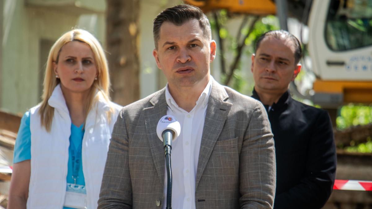 ionut-stroe--prezent-la-inaugurarea-lucrarilor-la-spitalul-prc-e2prc-80prc-9dmarius-nastaprc-e2prc-80prc-9d-marile-proiecte-se-fac-cu-bani-europeni_60755300