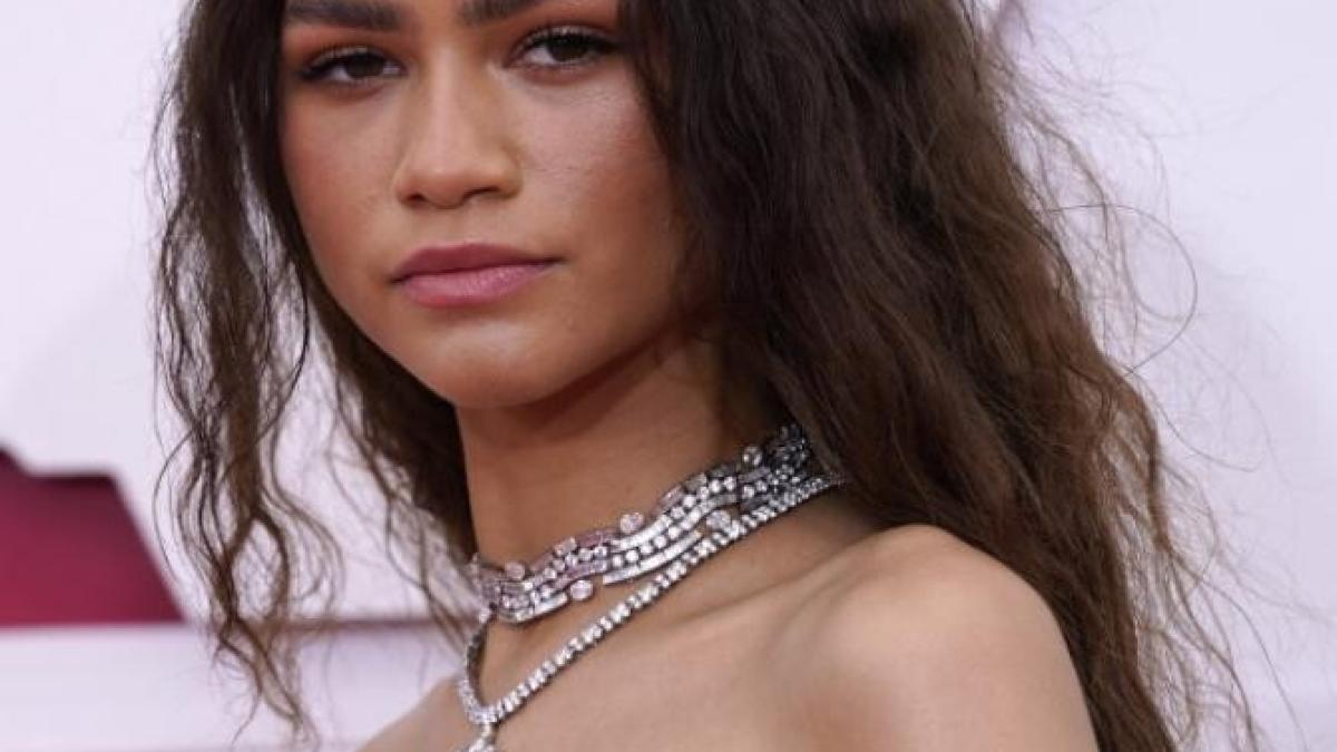 oscar-2021--actrita-zendaya--aparitie-de-peste-6-milioane-de-dolari-pe-covorul-rosu-3_87869900