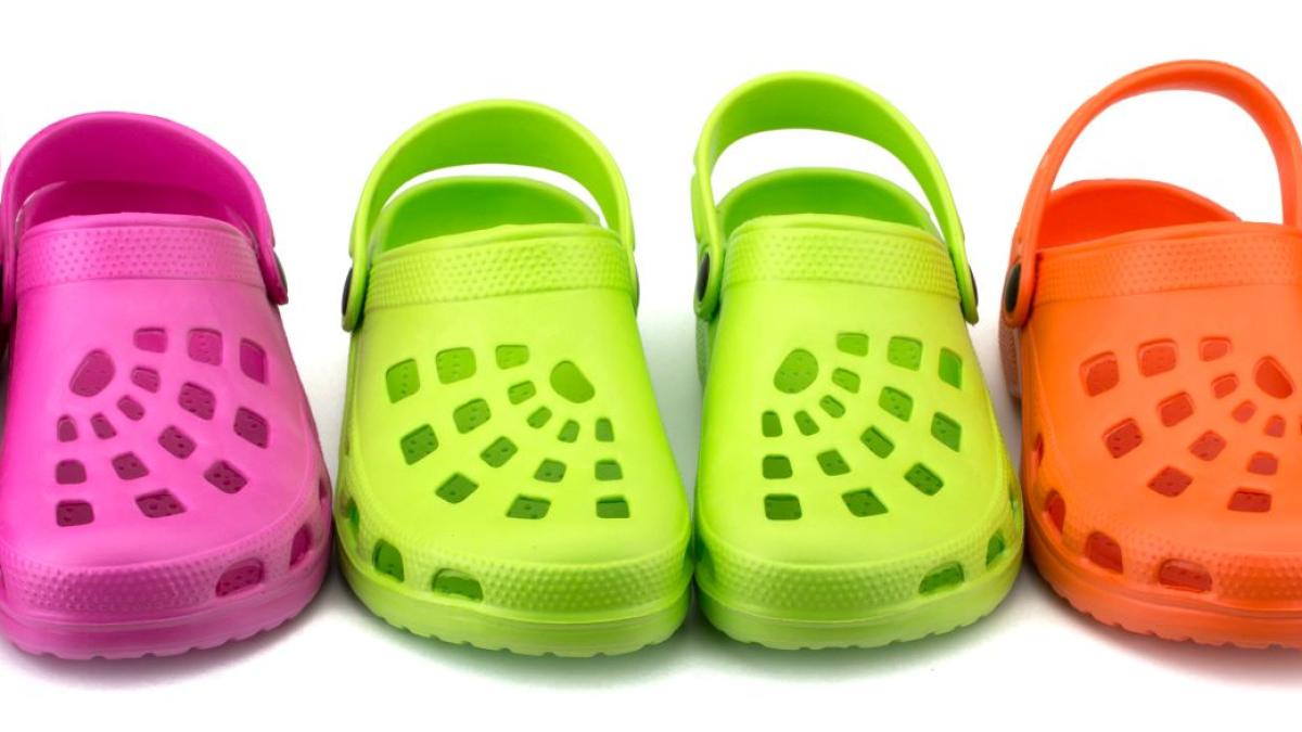 chic-si-confortabil---evolutia-in-moda-a-slapilor-crocs-pentru-femei_69492700
