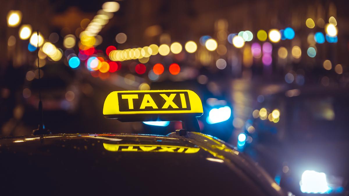 titi-aur-intamplare-intr-un-taxi_72476300