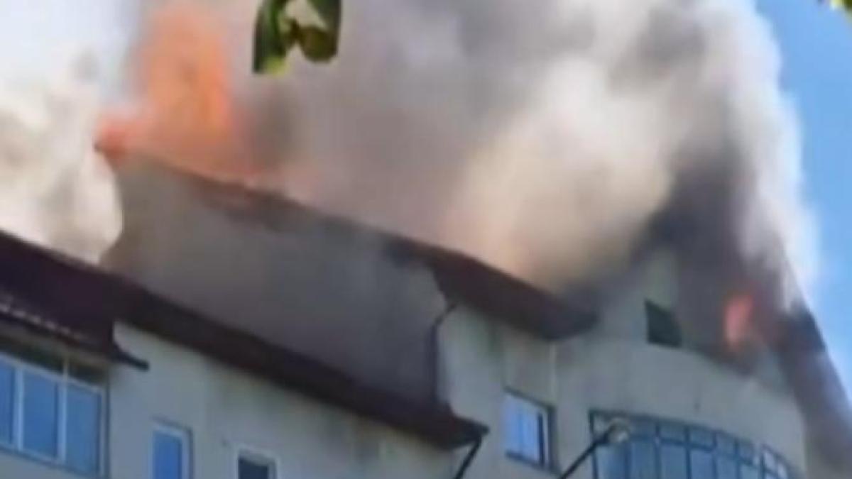 incendiu-la-un-bloc-din-radauti--intervin-mai-multe-echipaje-de-pompieri_73470000