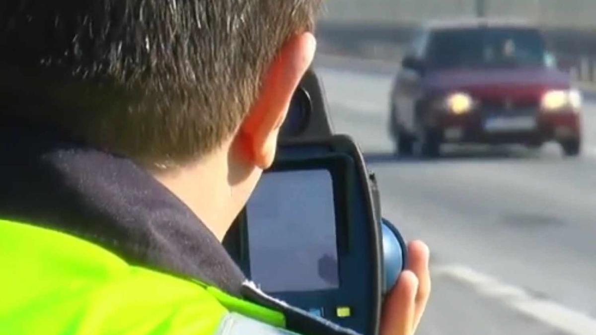 pistoale-radar-trucam--in-dotarea-politiei-romane--distanta-maxima-de-la-care-iti-poate-intercepta-viteza_25482700