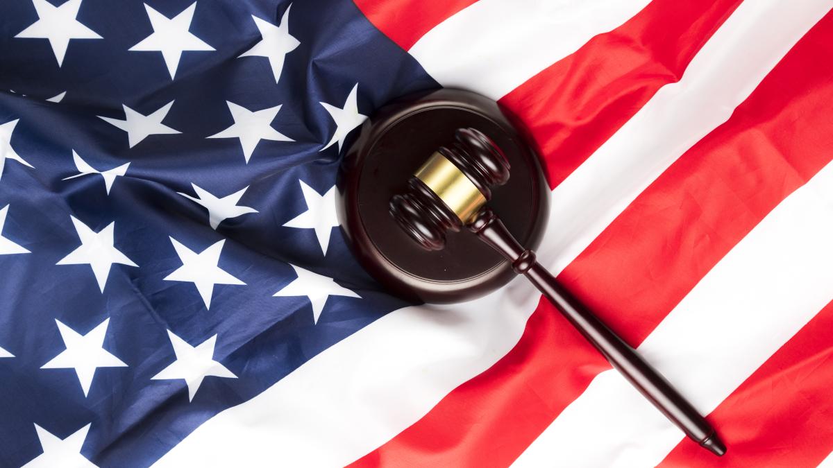 o-persoana-si-a-dat-foc-in-fata-tribunalului-din-new-york--unde-are-loc-procesul-lui-trump_22097700