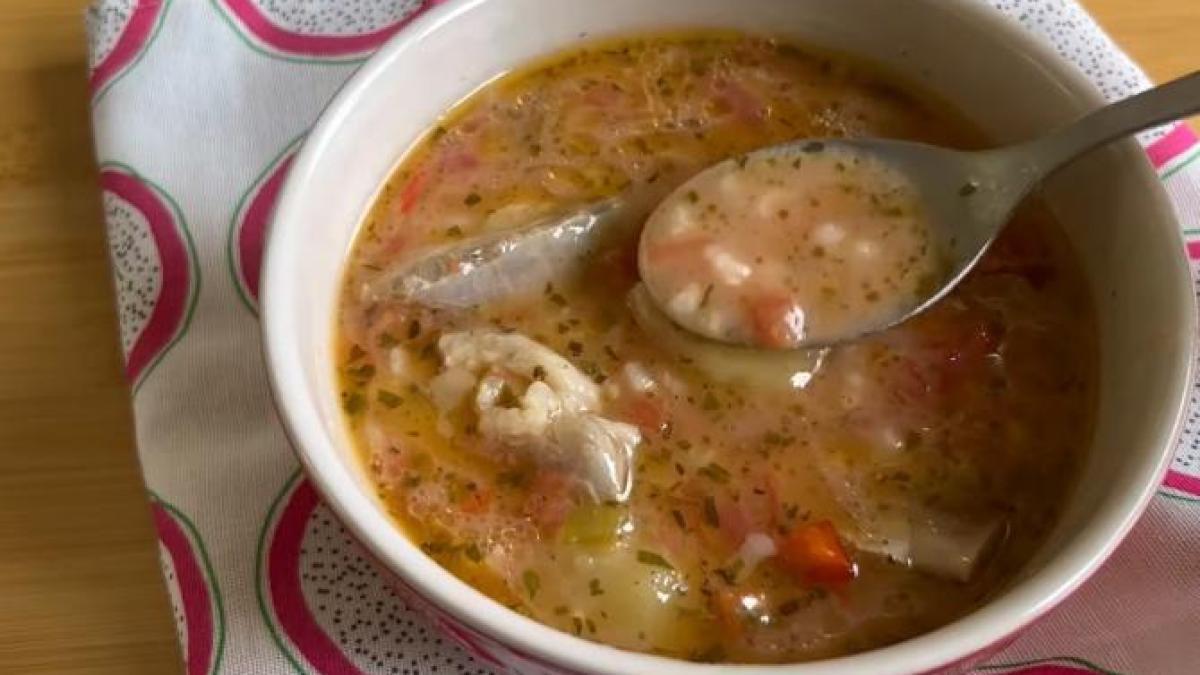 ciorba-de-miel-cu-leustean--reteta-pentru-masa-de-pasti_39558500