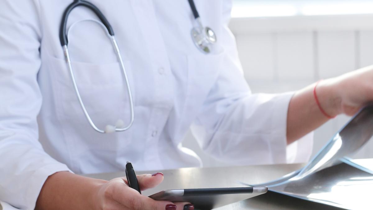 mita-de-peste-280-de-ori-intr-o-luna--fosta-sefa-a-sectiei-de-oncologie--de-la-spitalul-judetean-suceava--condamnata-la-doi-ani-si-jumatate-de-inchisoare-cu-suspendare_88908400