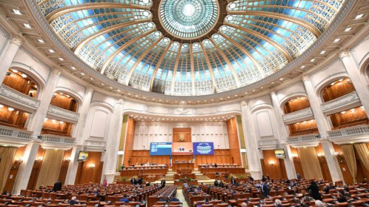 nu-functionez-cu-santaj--sedinta-de-plen-a-camerei-deputatilor--suspendata-dupa-ce-un-deputat-a-tinut-ostateca-sala_18285700