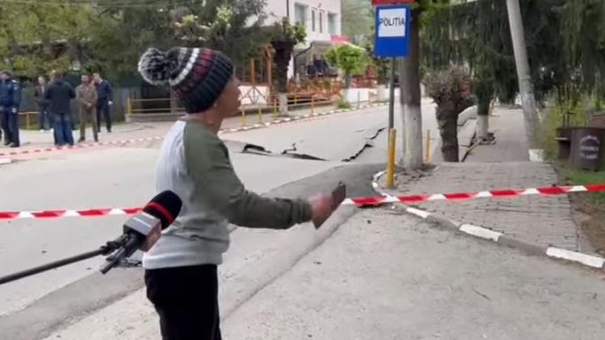 persoanele-evacuate-din-slanic-prahova--in-urma-surparii-unei-strazi--nu-pot-reveni-in-locuinte-pana-la-paste_38860300