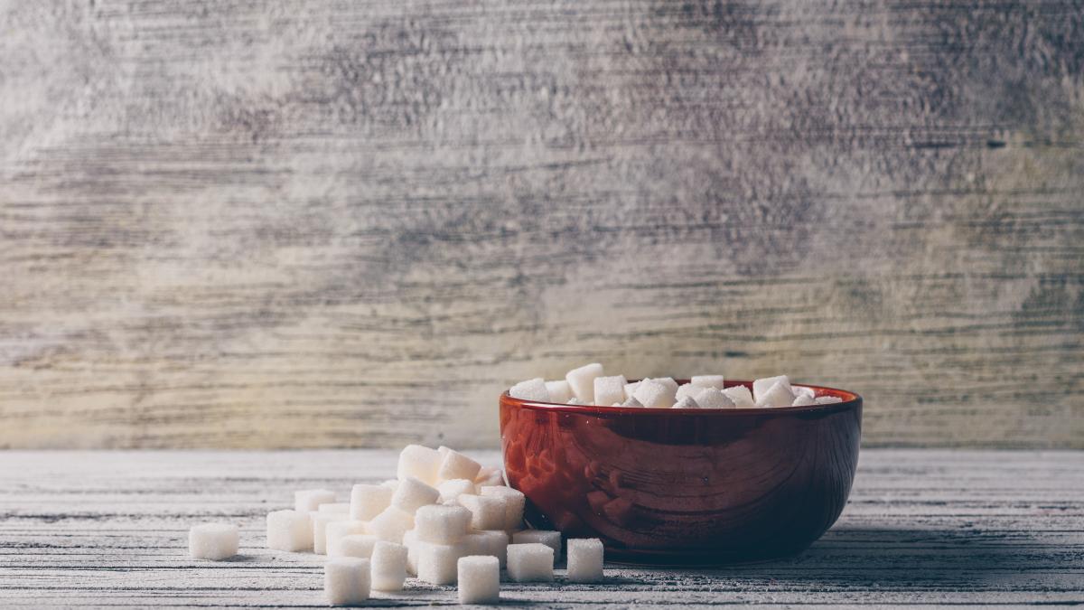 white-sugar-cubes-bowl-white-wooden-table-side-view_44729500_96430800