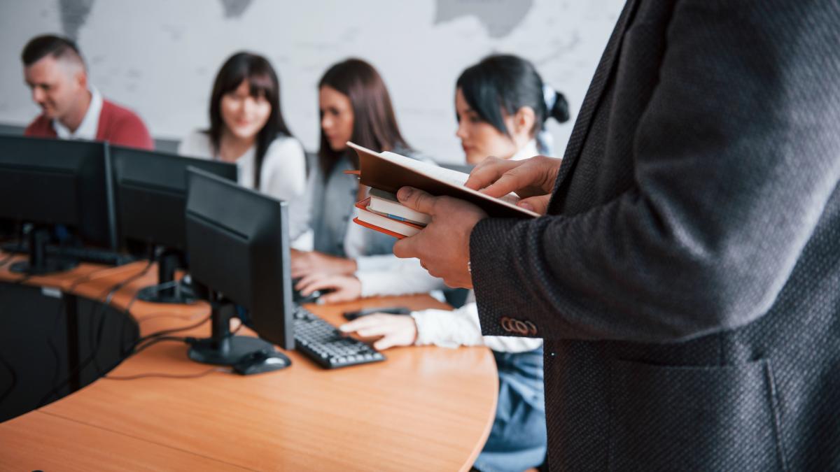 holding-notebooks-group-people-business-conference-modern-classroom-daytime_76016200