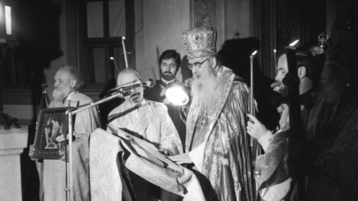 in-biserica-ortodoxa-romana-se-vorbeste-prea-mult--ciachir--coplesit-de-prezenta-patriarhului-iustin-o-privire-limpede-si-intensa--greu-de-uitat_11398700