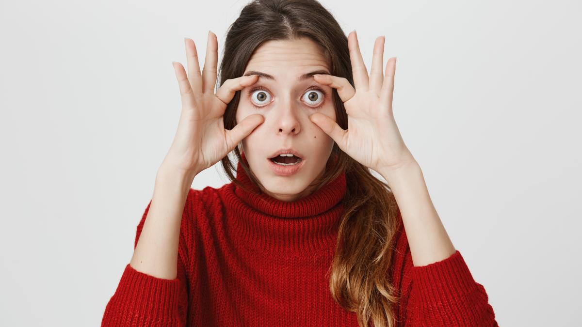 femeie-ochi-mari_24844400