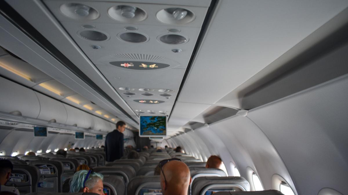 de-ce-este-frig-in-avion_28712600