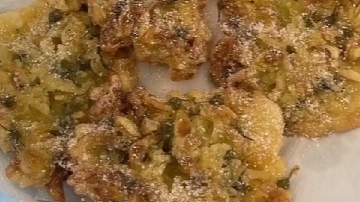 flori-de-salcam-pane_89936600