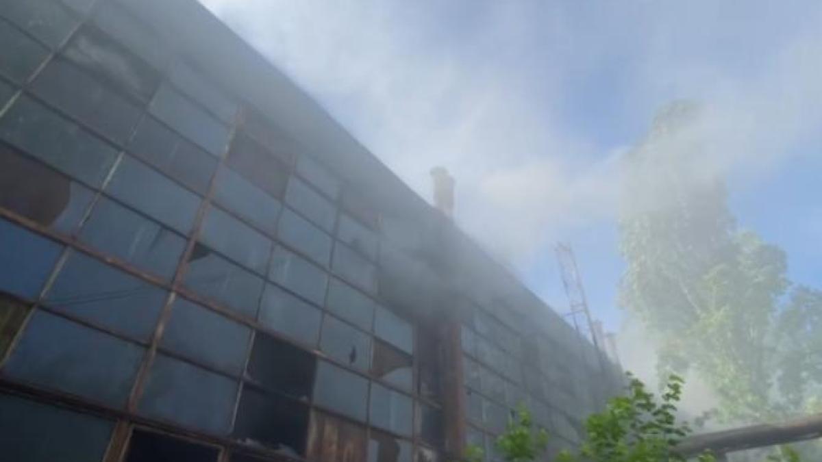 incendiu-la-o-hala-din-ploiesti--a-fost-emisa-avertizare-ro-alert_09012000