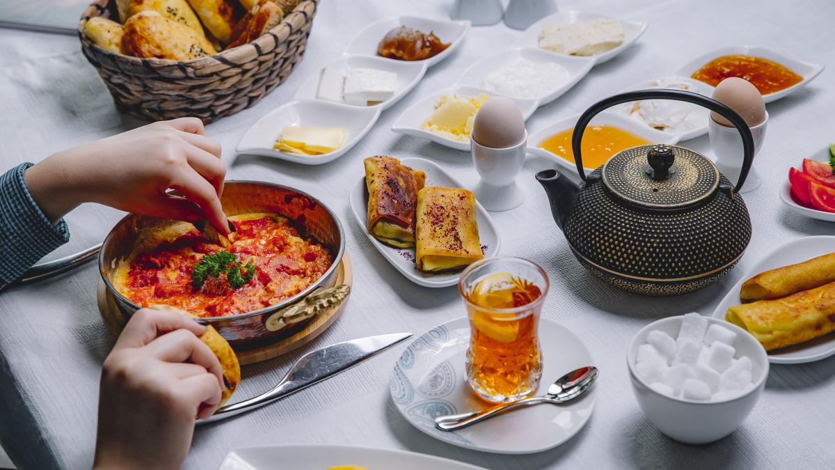 mic-dejun-turcesc--ce-nu-trebuie-sa-ti-lipseasca-de-pe-masa_21600500