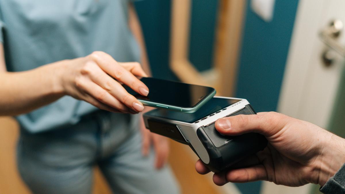 plata-cu-telefon_92799600