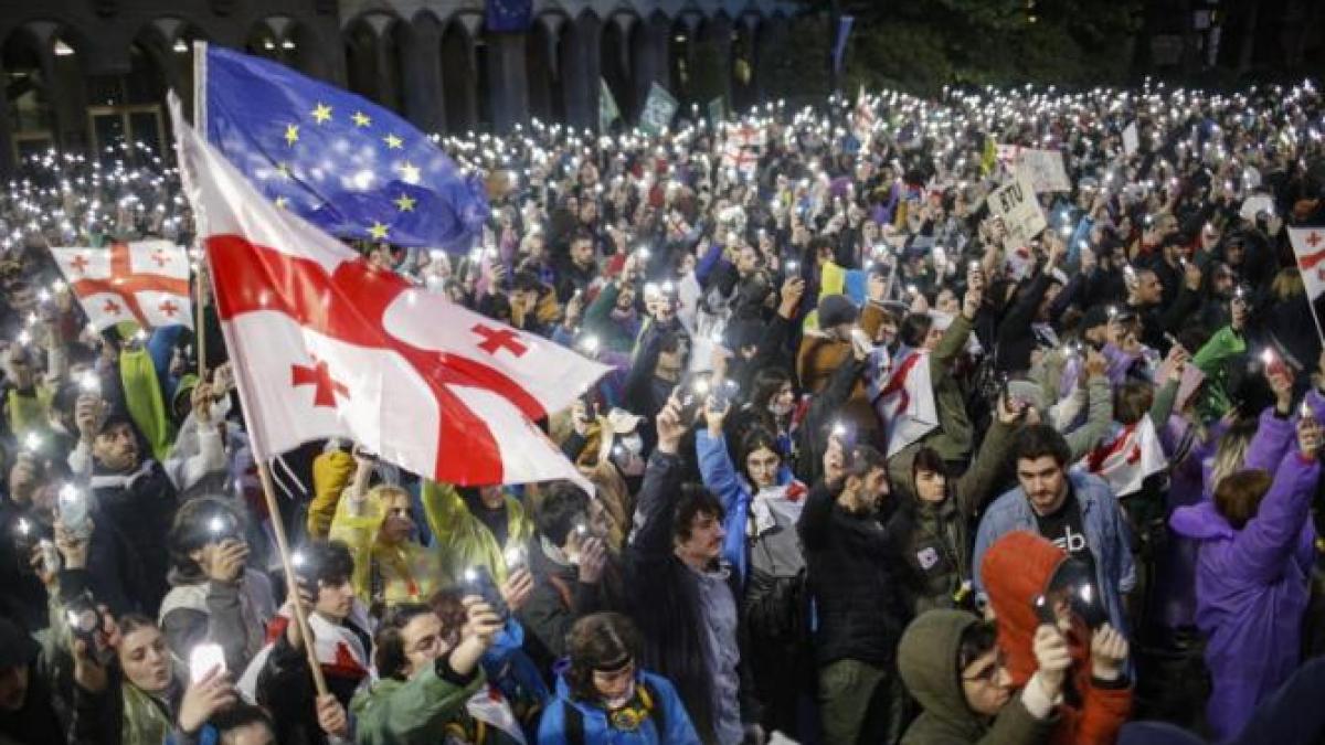 casa-alba-ar-putea-reevalua-relatia-cu-georgia-dupa-adoptarea-unei-legi-privind-agentii-straini_71198600