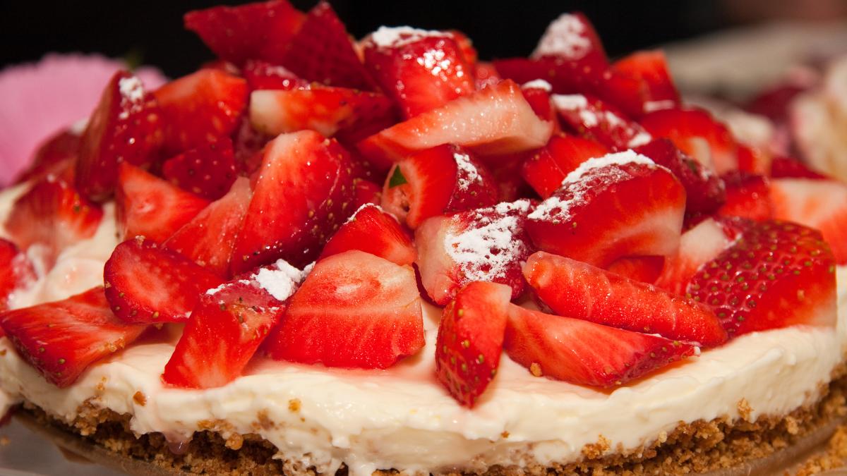 tarta-cu-capsune--prajitura-senzationala-pe-care-nu-o-poti-refuza--noteaza-ti-reteta_42975300