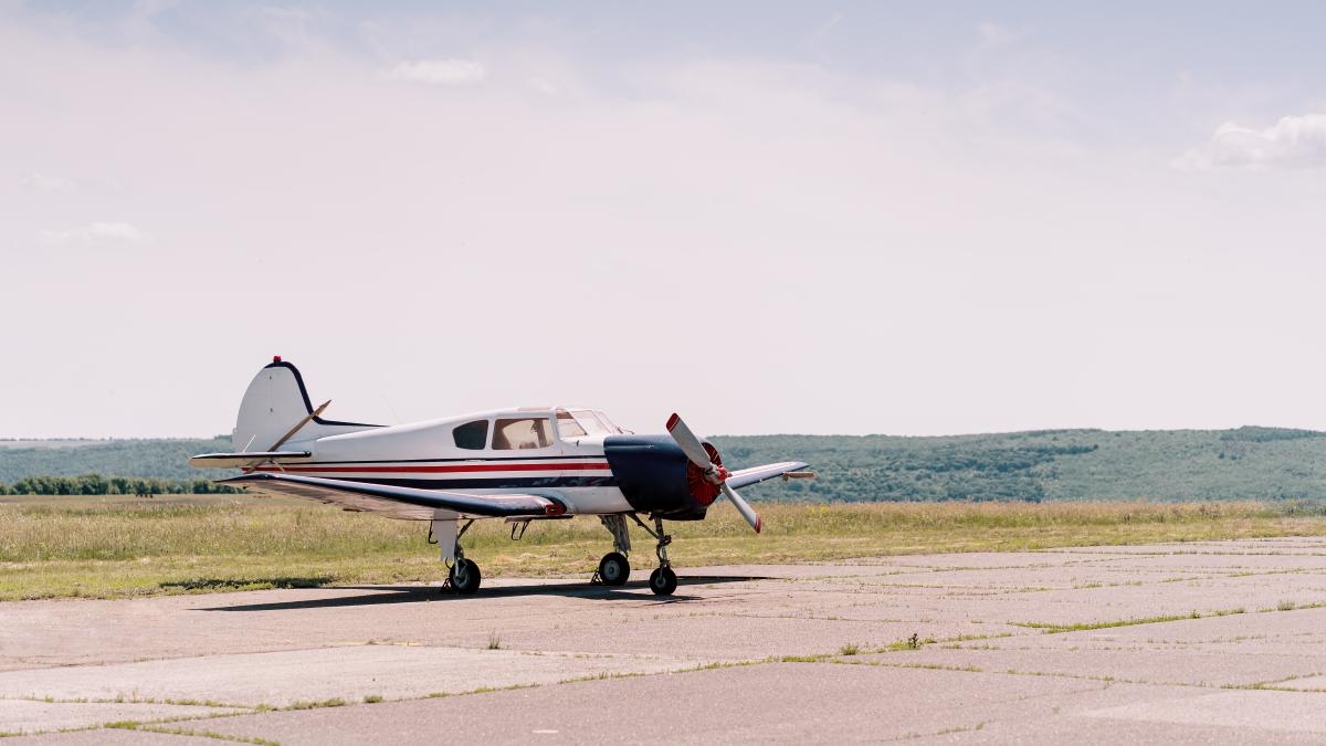 avion-private-airplanes-field_92293900