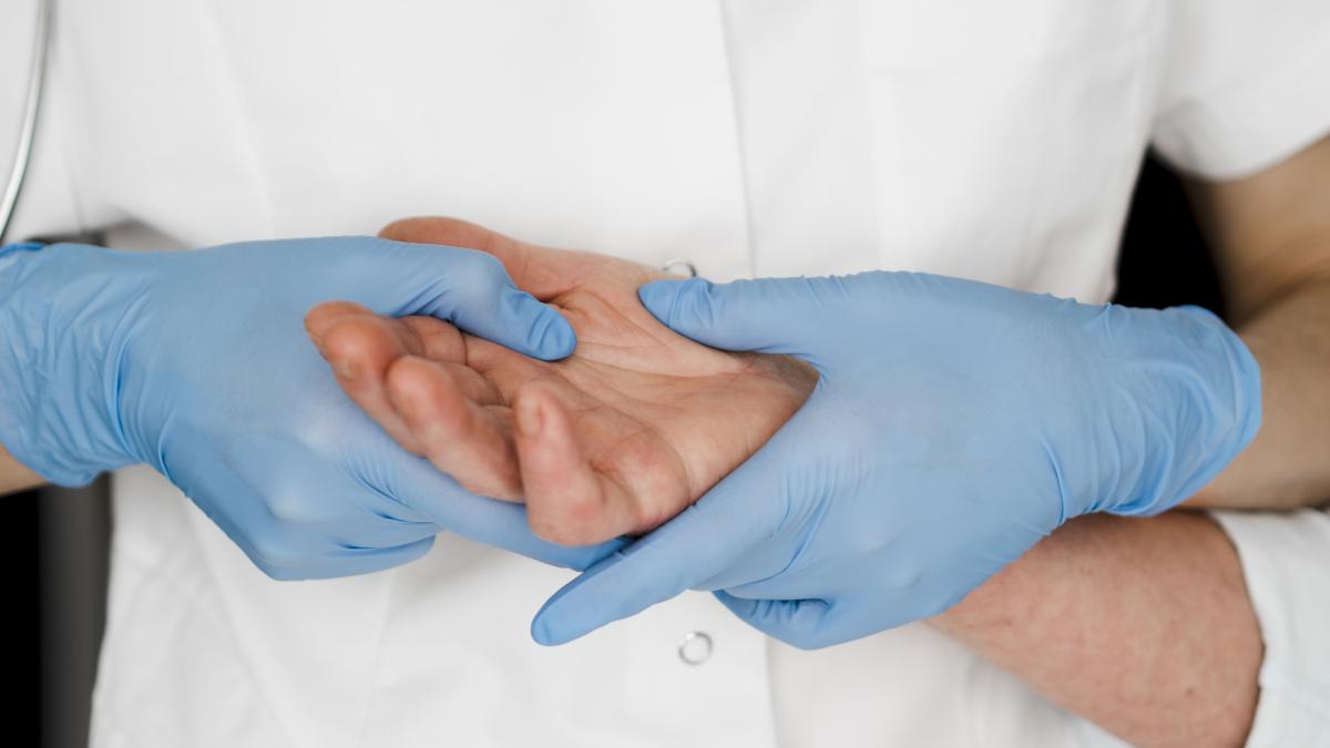 doctor-parestezie-pacient_84043100