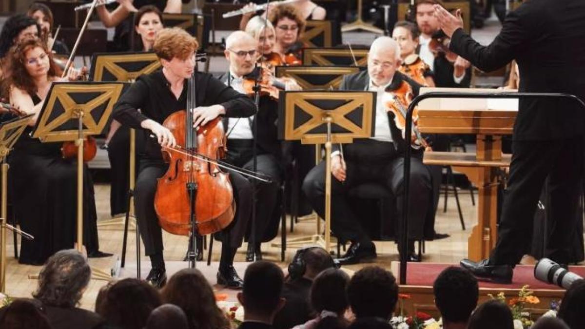 benjamin-kruithof--castigator-concurs-enescu---sectiunea-violoncel--2022--foto-alex-damian_56653400