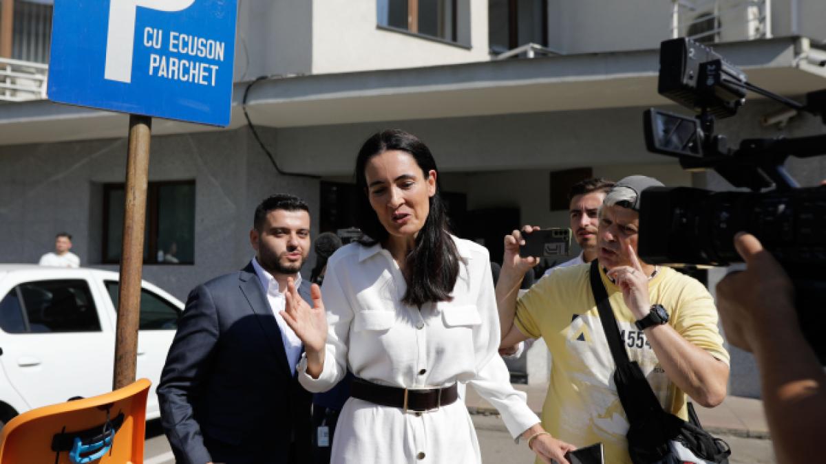 daniel-tudorache--prc-e2prc-80prc-9dmiratprc-e2prc-80prc-9d-de-plangerile-celor-din-sectorul-1-la-adresa-lui-clotilde-armand-din-moment-ce-au-votat-o--inseamna-ca-atat-merita_94893600