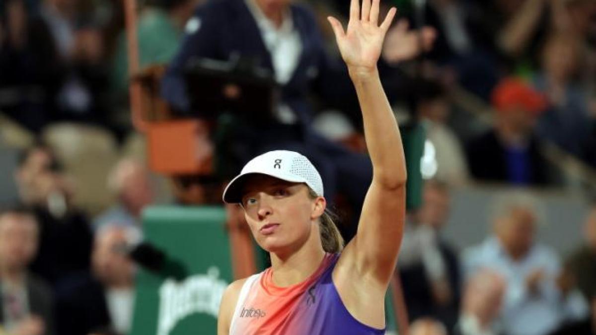 swiatek--calificare-facila-in-turul-secund-la-roland-garros--begu-si-bogdan-intra-astazi-in-competitie_99963600