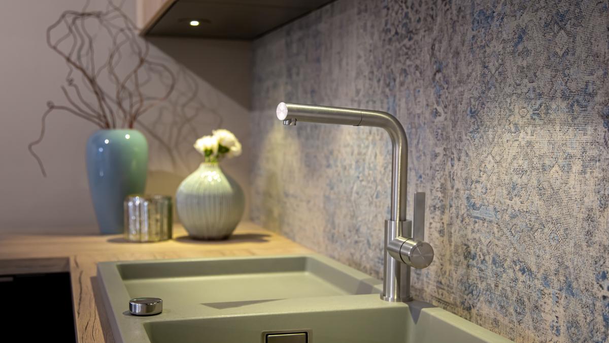 cum-cureti-petele-de-pe-chiuveta-din-granit_54616300