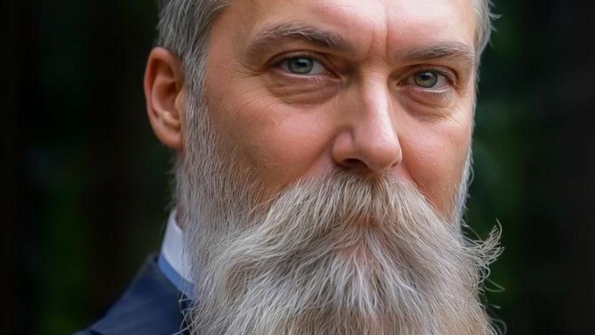 emil-costinescu_35618400