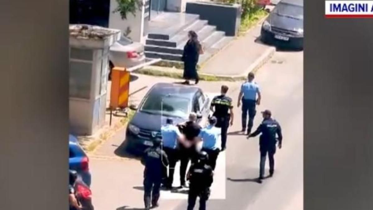 barbat-ambasada-cine-este_00248100