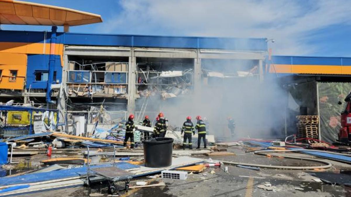 explozie-la-un-magazin-de-bricolaj--in-botosani--a-fost-activat-planul-rosu-de-interventie_86873000