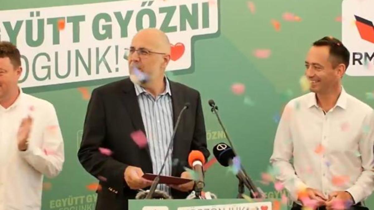 s-a-dat-cu-confetti-la-udmr--kelemen-hunor-aplauda-prc-e2prc-80prc-9dvictoria-istoricaprc-e2prc-80prc-9d-pentru-pe-1_07369500