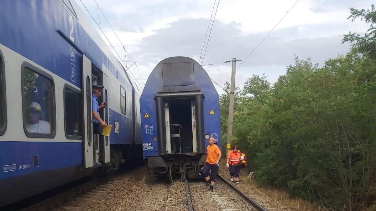 vagoanele-unui-tren-care-circula-pe-ruta-craiova---bucuresti--deraiate-1_72579500
