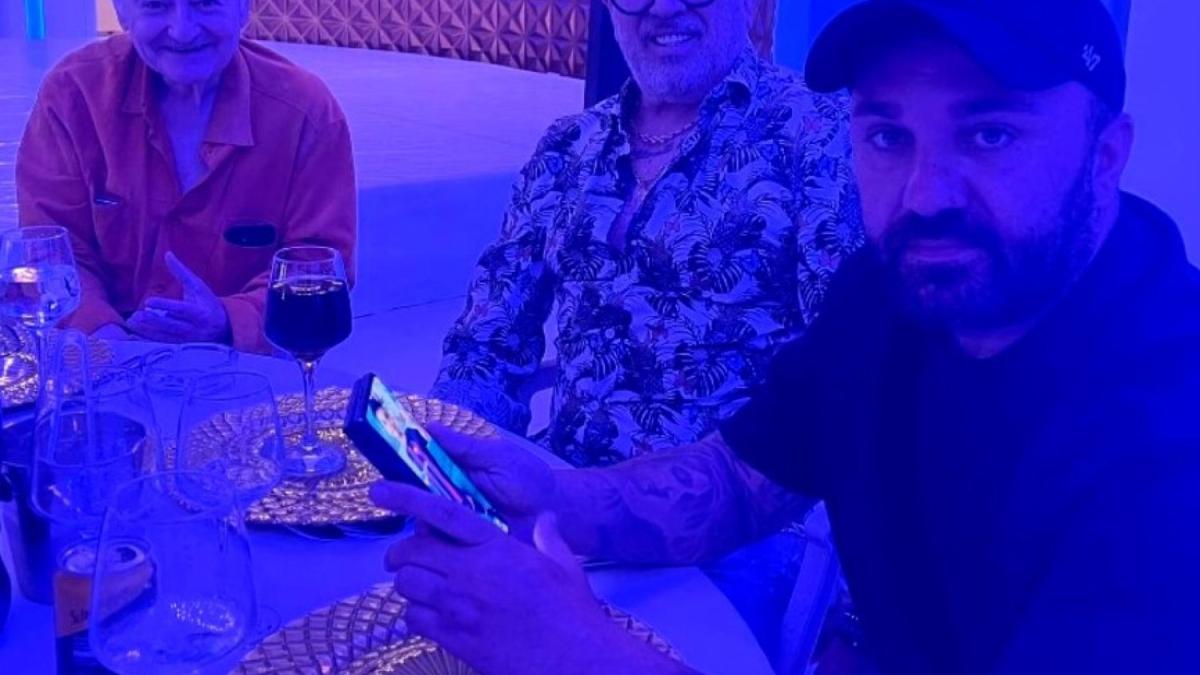 irinel-cu-serghei-si-adi-la-aniversare_07585700