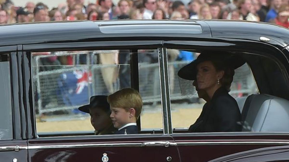 kate-middleton-cercei-perle_70255700