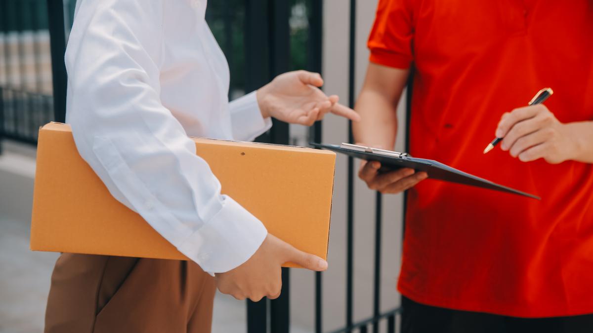 unei-firme-de-curierat-i-s-a-suspendat-activitatea_01716900