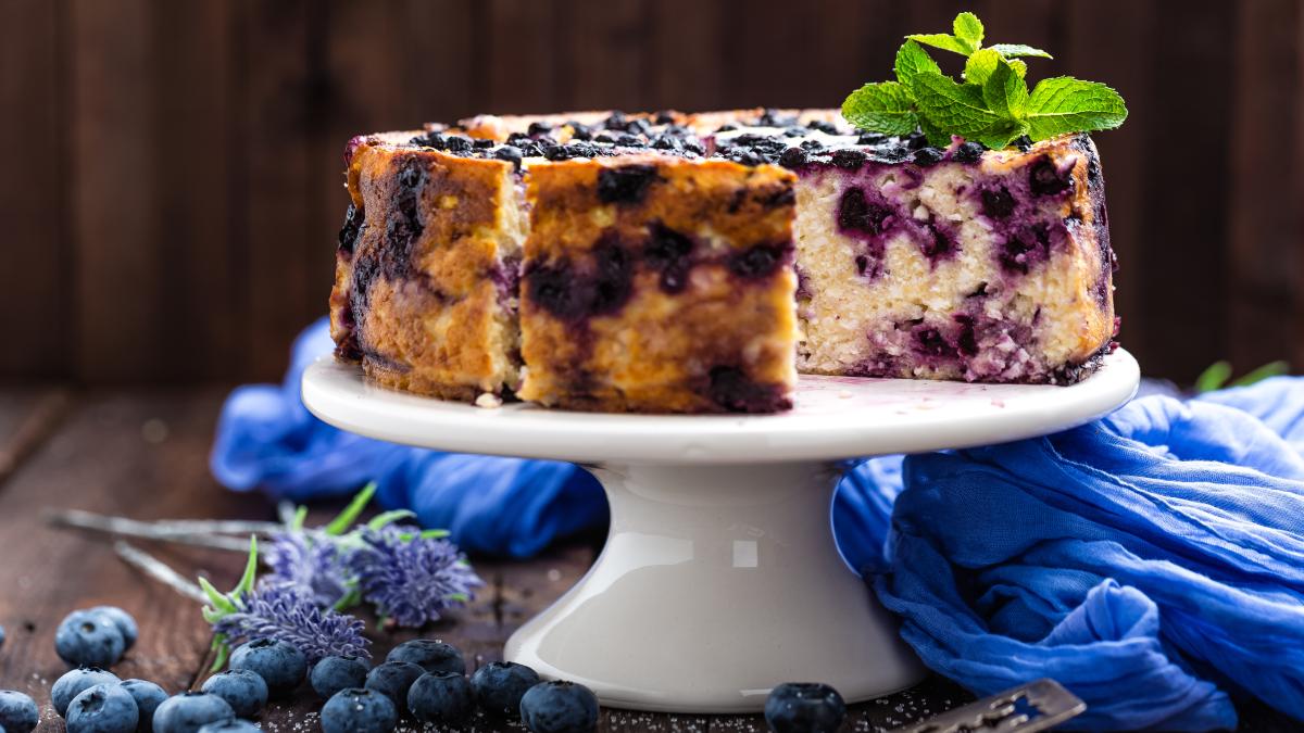 prajitura-rapida-cu-afine--reteta--va-fi-devorata-si-o-vei-repeta_66918800